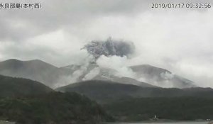 Japon. Eruption d'un volcan sur une petite île du sud-ouest