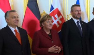 Slovaquie: photo de famille de Merkel avec le groupe de Visegrad