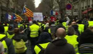 A Paris, des "gilets jaunes" peu confiants dans le "grand débat"