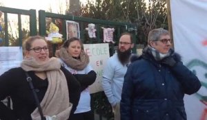 Saint-Etienne-au-Mont : manifestation devant l'école Elsa-Triolet