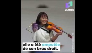 Cette musicienne joue du violon avec un bras bionique
