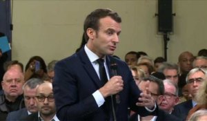 Macron en banlieue parisienne pour son cinquième débat public