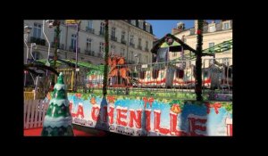 Nantes. La chenille de Noël place du Bouffay
