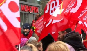 A Paris, la CGT manifeste contre le travail du dimanche