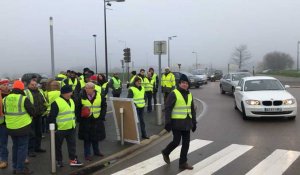 Alençon. Gilets jaunes : une cinquantaine de manifestants devant Anova