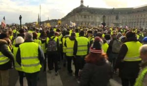 Des "gilets jaunes" se rassemblent à Bordeaux