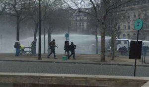 "Gilets jaunes": heurts autour de l'Arc de Triomphe (2)