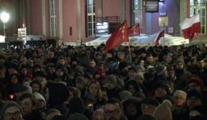 Des milliers de personnes rendent hommage au maire de Gdansk
