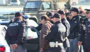 Rome: Cesare Battisti quitte l'aéroport sous escorte policière