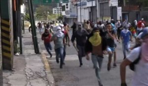 Heurts entre forces de l'ordre et opposants à Caracas