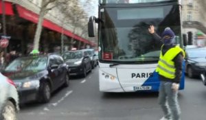 "Gilets jaunes": suivi d'un cortège déambulant dans Paris (2)