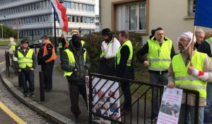 Alençon. Gilets jaunes: cinquante manifestants devant le commissariat 