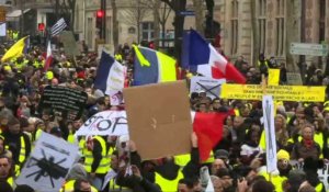 Les "gilets jaunes" ciblent les violences policières