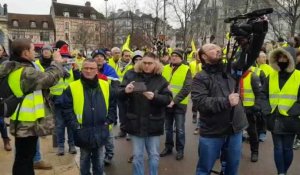 Minute de silence des Gilets jaunes devant la préfecture de Troyes