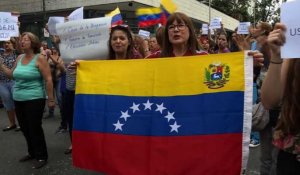 Des milliers de Vénézuéliens manifestent pour des élections