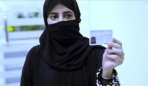 Des Saoudiennes reçoivent leur permis de conduire