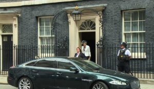Londres: May réunit son cabinet après deux démissions