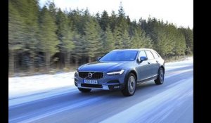 2017 Volvo V90 D5 Cross Country [ESSAI VIDEO] : Chasse neige et traditions
