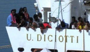 Italie: plus de 900 migrants débarquent en Sicile