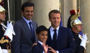 Emmanuel Macron reçoit l'émir du Qatar à l'Élysée