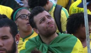 Les Brésiliens déçus après leur défaite contre la Belgique