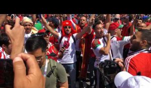 Les Marocains font monter l'ambiance au stade Loujniki avant Portugal - Maroc 