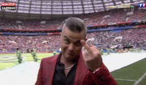 Mondial 2018 : Robbie Williams fait un doigt d'honneur en direct (Vidéo)
