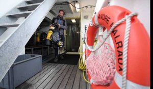 En mer avec des plongeurs archéologues