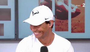 Quand le public de Roland-Garros chante "Joyeux anniversaire" à Rafael Nadal en pleine interview
