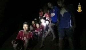 Thailande: images des enfants retrouvés dans une grotte