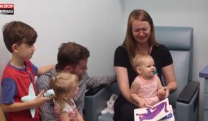 États-Unis : Un bébé sourd entend pour la première fois, sa mère fond en larmes (Vidéo)