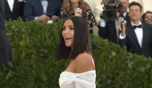Kim Kardashian se débarrasse enfin du psoriasis!
