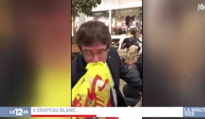 Carles Puigdemont embrasse le drapeau Espagnol - ZAPPING ACTU DU 24/01/2018