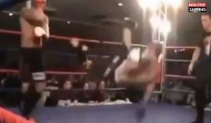 Un boxeur s'auto-inflige un KO lors d'un combat (vidéo) 