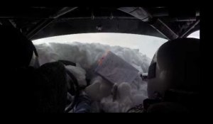 Un pilote de rallye se crashe mais continue la course avec humour (vidéo)