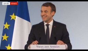 Emmanuel Macron ironise sur une ampoule qui explose lors d'un discours (vidéo)