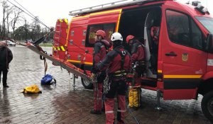 Exercice des pompiers du Grimp à la cathédrale du Mans