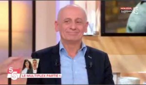 C à vous : Jean-Michel Aphatie adresse un doigt d'honneur à Thierry Ardisson (vidéo)