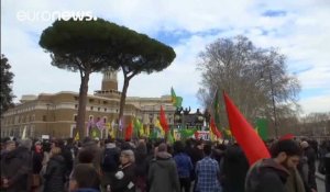 À Rome, des militants kurdes protestent contre la visite d'Erdogan