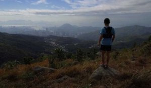 A Hong Kong, les montagnes menacées par l'expansion de la ville