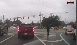 Etats-Unis : Une fusillade éclate sur une intersection en plein trafic (vidéo)