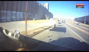Une femme fait un violent accident de voiture en tentant un demi-tour sur l'autoroute (Vidéo)