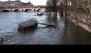 La Seine poursuit sa crue à Paris