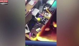 Un smartphone prend feu en pleine réparation dans un magasin (vidéo) 