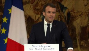 Macron plaide pour une "saine distance" entre pouvoir et médias
