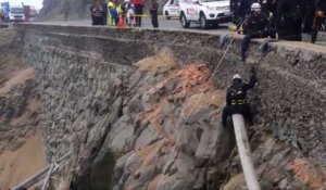Pérou: 48 morts après la chute d'un autocar d'une falaise