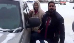 Canada : Un voleur coincé par des passants dans une voiture qu'il était en train de voler (Vidéo)