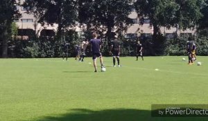 Sporting Charleroi: Les Zèbres à Mierlo - exercices de passes jonglées