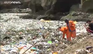 La côte dominicaine attaquée par des vagues de plastique