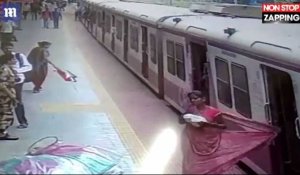 Inde : Une femme reste accidentellement accrochée à un train (vidéo)